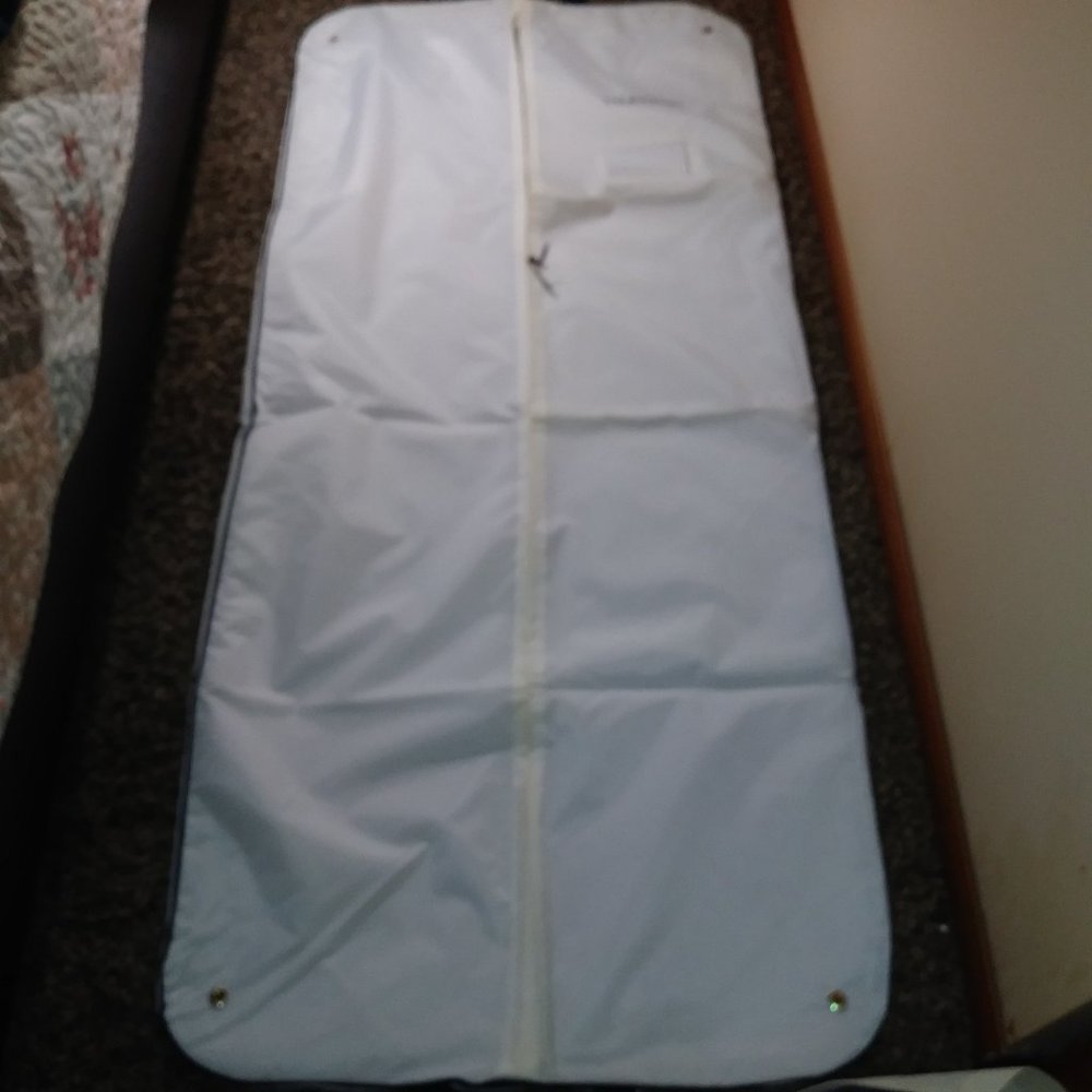 Valentino New White Garment Dress Travel Bag's, Gold zipper, Great for storing